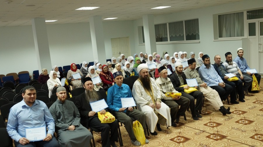 В “Ак мечети” чествовали преподавателей воскресных курсов
